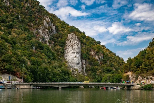 Statuia lui Decebal | Municipiul Dubov | Mănăstirea Mraconia