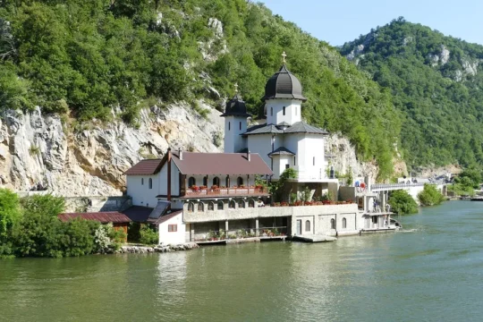 Statuia lui Decebal | Municipiul Dubov | Mănăstirea Mraconia